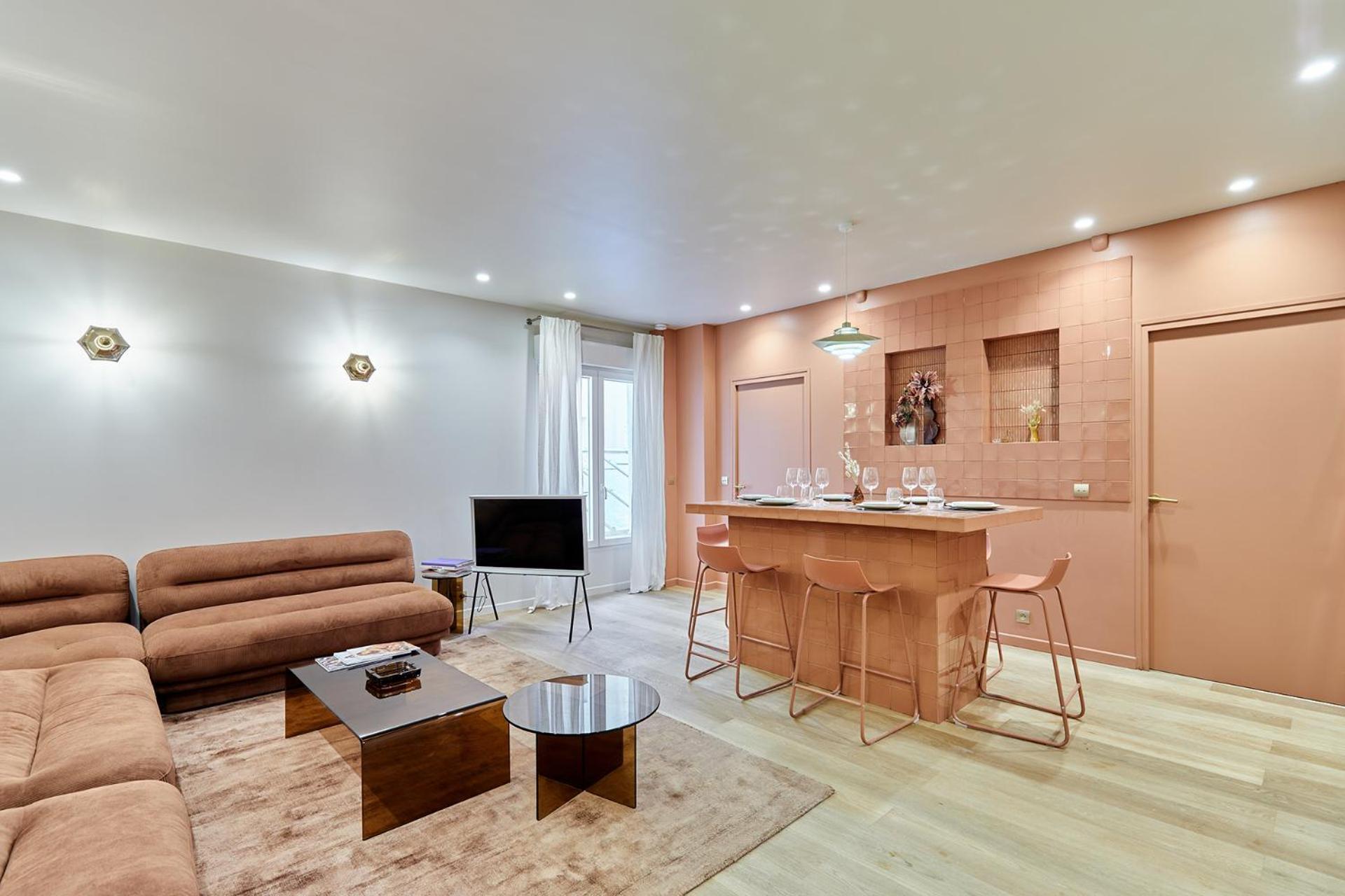 Center Of By Prestige Apartment *