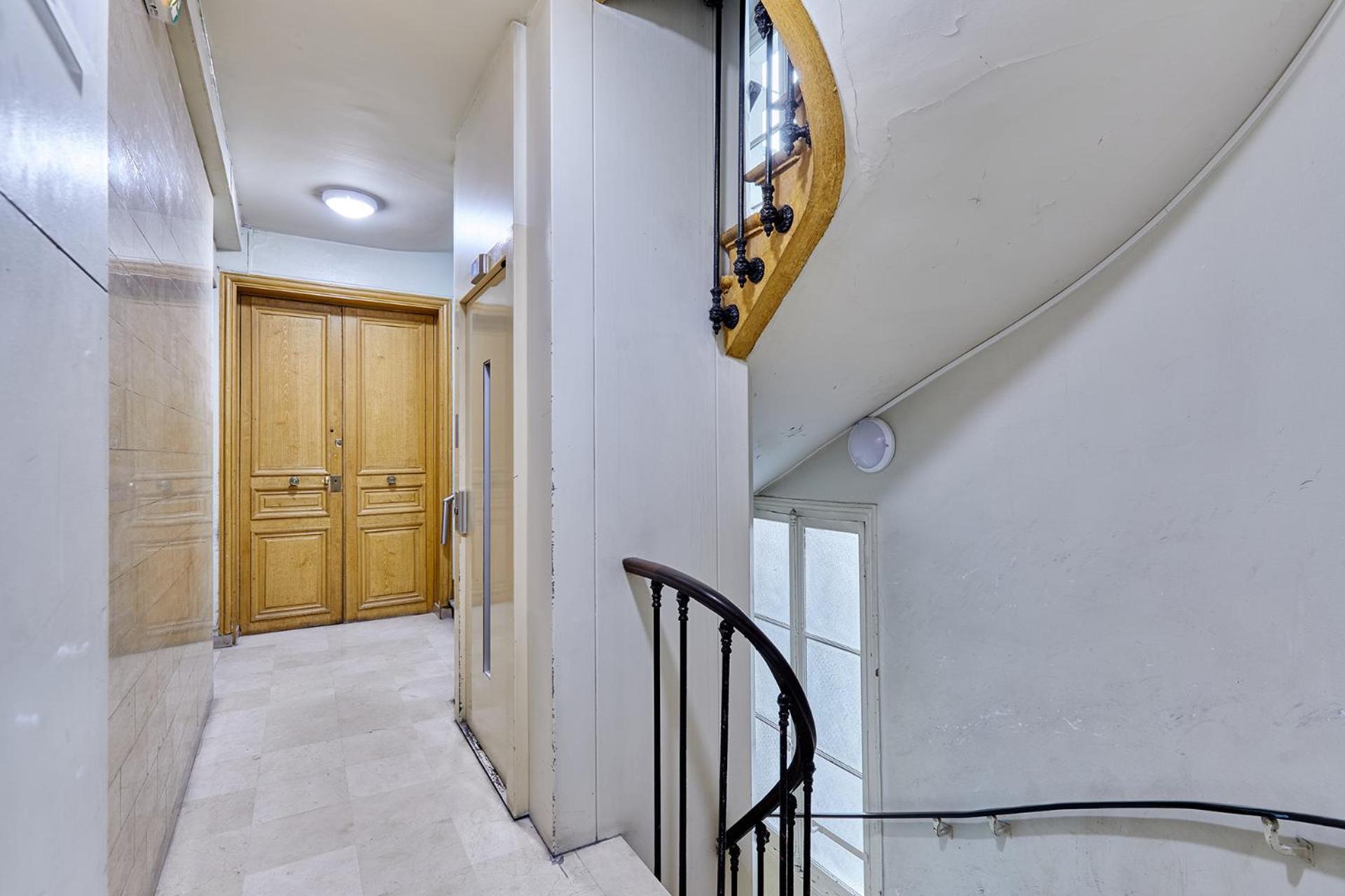 Apartment Center Of By Prestige Paris